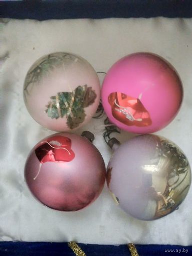 Лот ёлочных шариков СССР.4 шт.с дождиком внутри.