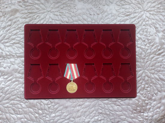 Планшет на 12 медалей Д32 мм.