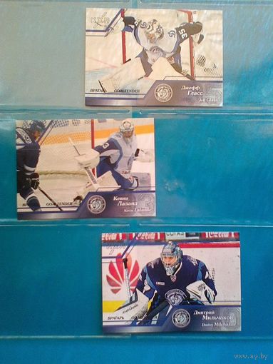 Листы "BCW" на 8 ячеек для Горизонтальных Карточек с Загрузкой с Боку - на Три Отверстия - Цена за Один Лист.