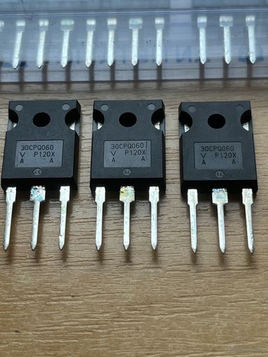 Диодная сборка Шоттки. Всего 7шт. Лот = 1шт.