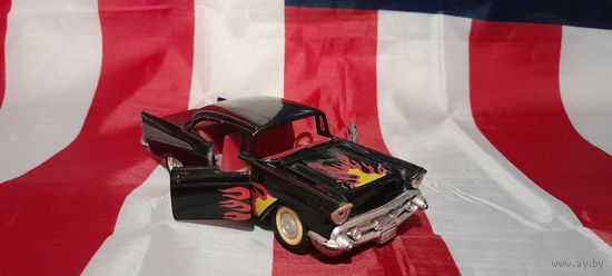 Машинка (модель) majorette chevy bel air 1957 1:34