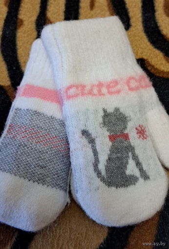 Варежки на 3-4года,новые