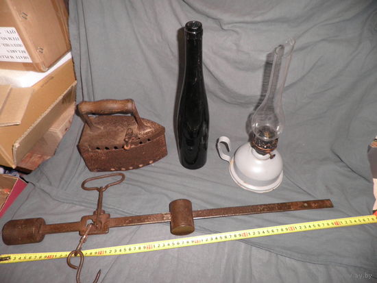 Безмен з-д Ударник Минск Серп и Молот,утюг на углях Гомсельмаш,лампа керосиновая,бутылка ПМВ. С рубля.