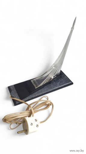 ПАМЯТНИК ПОКОРИТЕЛЯМ КОСМОСА НАСТОЛЬНАЯ ЛАМПА СВЕТИЛЬНИК НОЧНИК СССР.