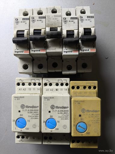 Выключатели Legrand и реле Finder, всего 8 штук