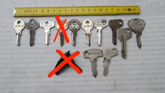 Ключи зажигания  автомобилей старинных.Цена за все .