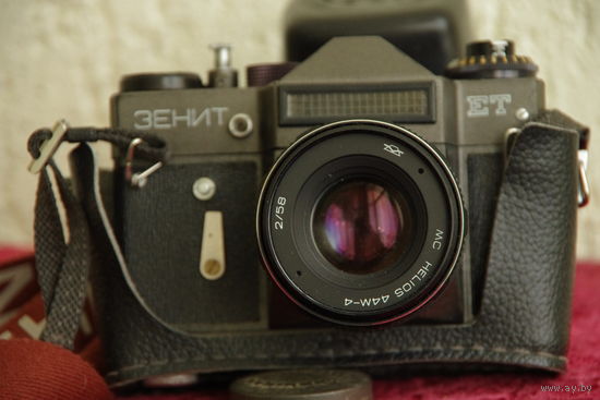 Фотоаппарат " Зенит ЕТ " с Гелиос 44М-4   все работает