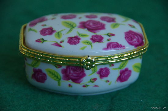 Шкатулка фарфоровая   ( 60 х 80 х 35 )   все целое