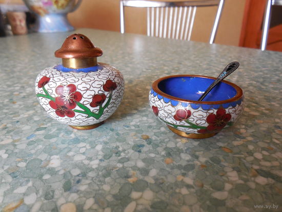 Солонка, перечница + серебряная ложечка. Эмаль.