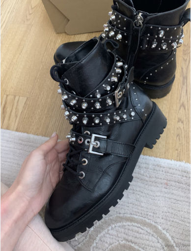 Ботинки сапоги полусапоги полуботинки Zara Кожа 38. Классные стильные брендовые ботинки из натуральной кожи. Клепки, стразы. Очень удобные!  Размер 38.  Отличное состояние. Всего за 79 руб.  Могу высл
