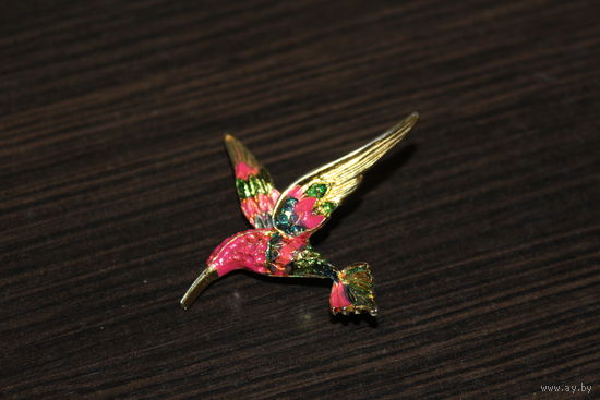 Металлическая брошь в виде птицы "Колибри".