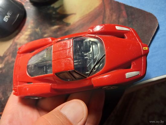 Машина моделька Enzo Ferrari