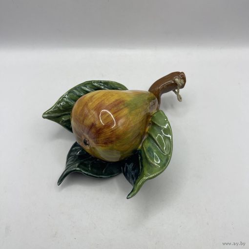 Керамическое панно ручной работы Груша. Италия. 3718