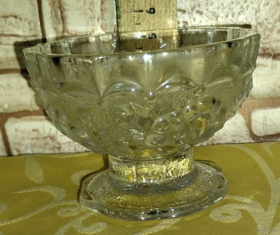 Винтажная мини-креманка из прессованного стекла, СССР