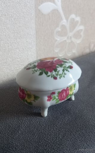 Шкатулка фарфор