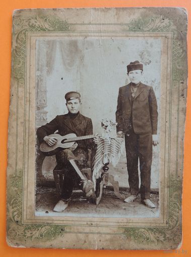 Кабинет-портрет "Джентельмен с гитарой", до 1917 г.