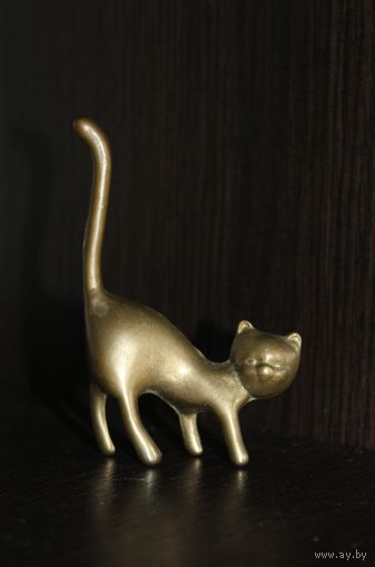 Латунная, декоративная статуэтка "Кошка".