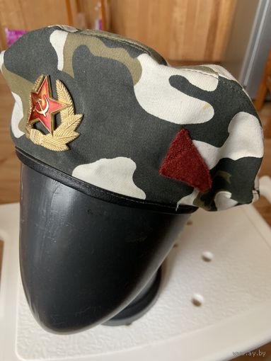 Новый берет ещё советской поры спецназа-ОМОН-редкий уже.