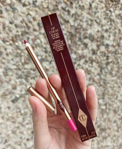 Карандаш для губ Charlotte Tilbury Lip Cheat в оттенке The Queen