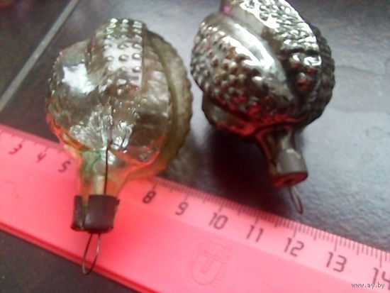 Ёлочная игрушка орех СССР 2 шт., 6 см. цена за все.