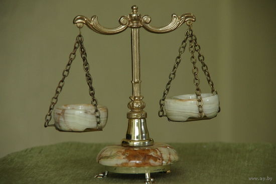 Весы ( сувенир )  металл, оникс  ( высота 16 см , ширина 17 см )