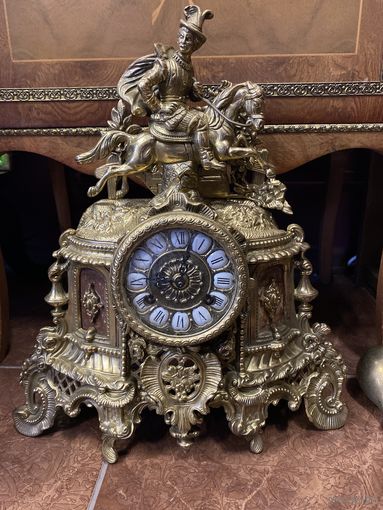 Часы каминные с боем . бронза