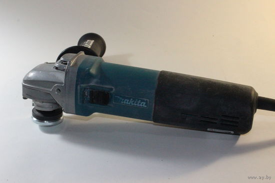 Угловая шлифмашина Makita 9565 CVR