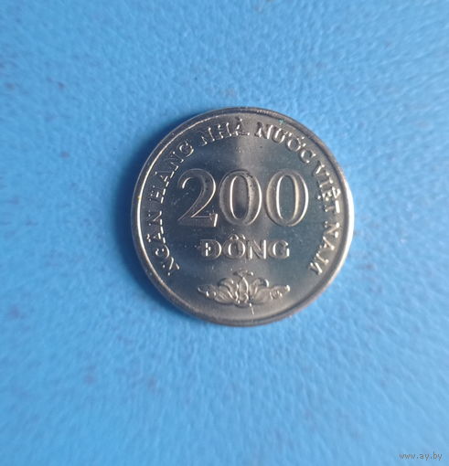 Вьетнам 200 донг 2003 год
