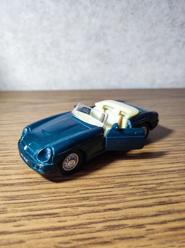 MG RV8 1:37