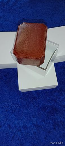 Торги. Футляры  в коробках   3 (три)  штуки одним лотом !  НБ РБ . 2025 год . РАЗМЕР ФУТЛЯРА 9.5 см на 7 см.   Для монет , для украшений , слитков из Золота , Серебра , Платины