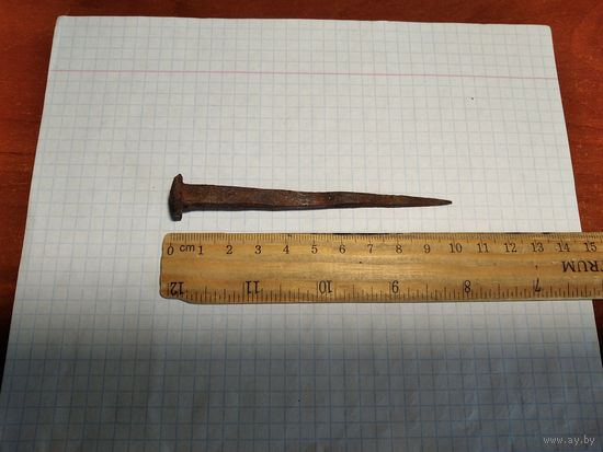 Антикварный кованый гвоздь-1