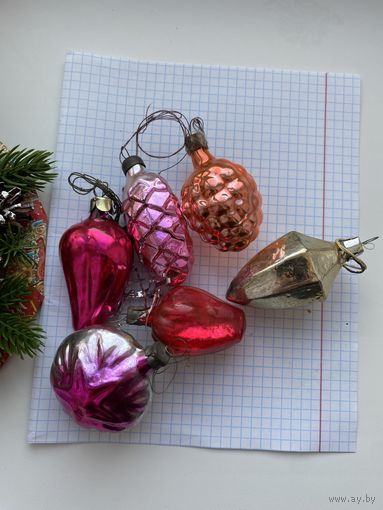 Лот елочных игрушек.