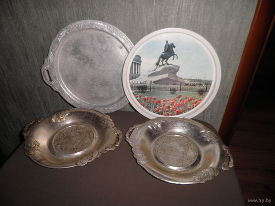 Подносы разные времён СССР 4 шт.(лиса и виноград,Ленинград,Урожай-серп и колосья).
