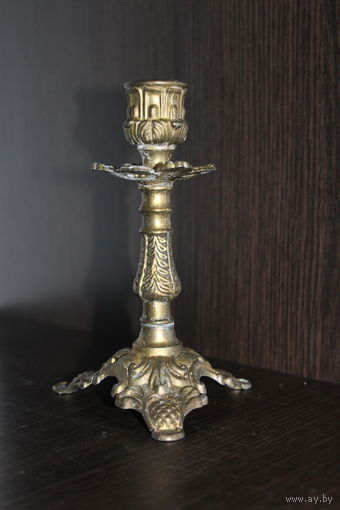 Подсвечник "Трилистник", красивый, высота 15 см., вес 212 г.