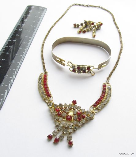 Все лоты с рубля.Комплект бижутерии Чехословакия,колье,серьги,браслет.