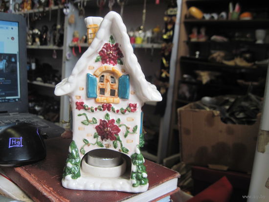 Домик-подсвечник фарфоровый.