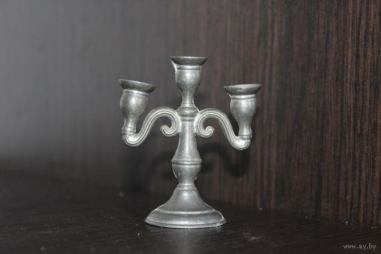 Оловянный, декоративный, миниатюрный подсвечник.