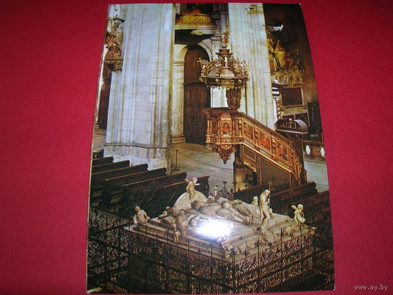 Чехия Прага Королевский мавзолей чистая