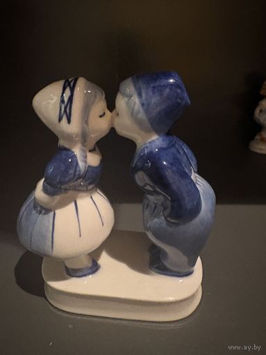 Статуэтка Дети Девочка и Мальчик Поцелуй Голландия  винтаж с 1 рубля