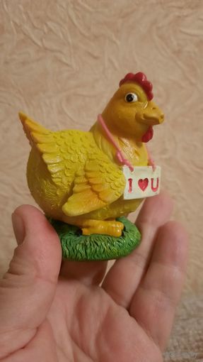 Керамическая фигурка курицы начала 2000-х годов