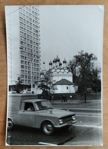 Фото. Проспект Калинина (Новый Арбат). Церковь Симеона Столпника. г.Москва. 1979 г. 9х13 см