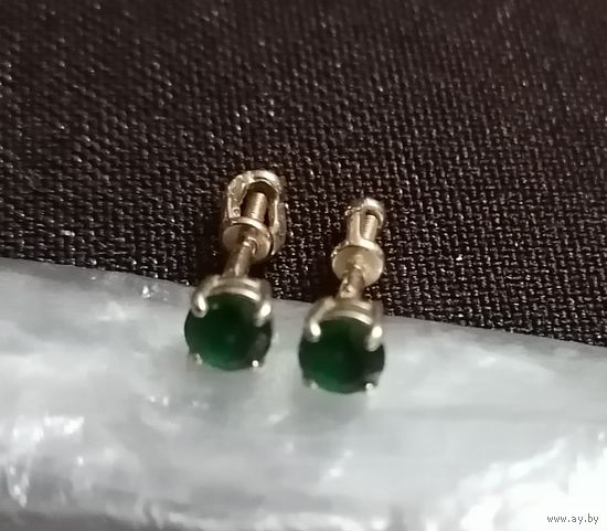 Серьги с зелеными камнями. Золото 585