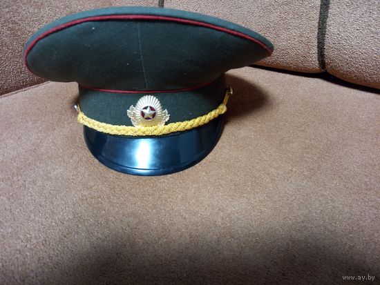 Фуражка военнослужащего ВС РБ. Из ранних вариантов. Пластиковый козырек.