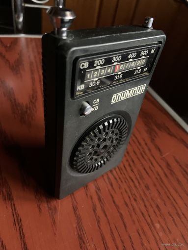 Первая  модель-1977 года, портативного радиоприёмника "Олимпик" -питание от кроны.