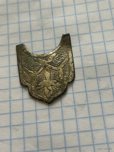 Старинный серебряный ременной наконечник в позолоте