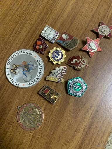 Значки немного