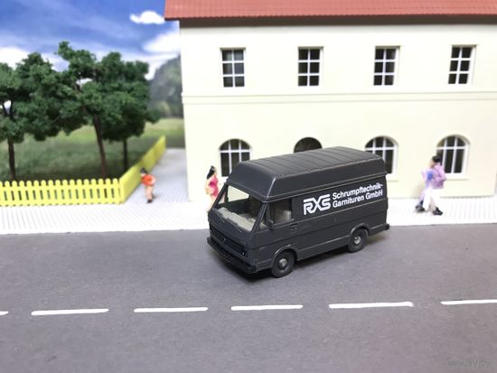 Микроавтобус Volkswagen LT (1). Масштаб НО 1:87.