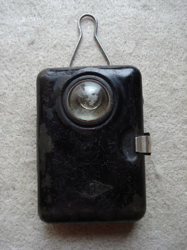 Старый одноцветный карманный фонарик "SPEKS". СССР, ЛатвССР, Рига, 1950 год.