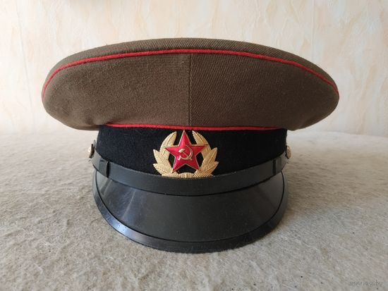 Фуражка военнослужащих рядового и сержантского состава танковых войск и артиллерии ВС СССР. Размер - 56.