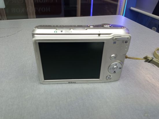 Цифровой фотоаппарат Nikon